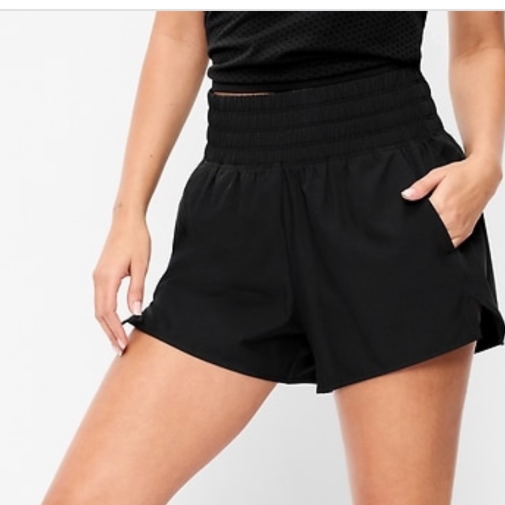 Old Navy extra high-waisted crinkle run shorts - black